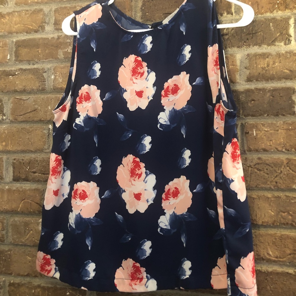 Navy Floral Top. Large.